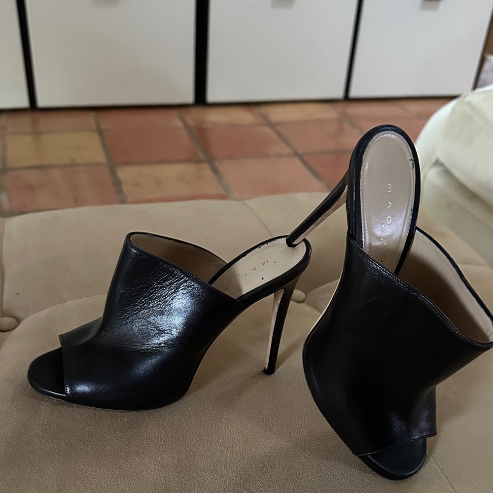 Madison Et Cie Black Stiletto peep toe Heels